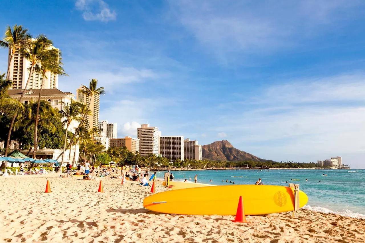 Sandy Toes, Mountain Views, Park For Free! Honolulu