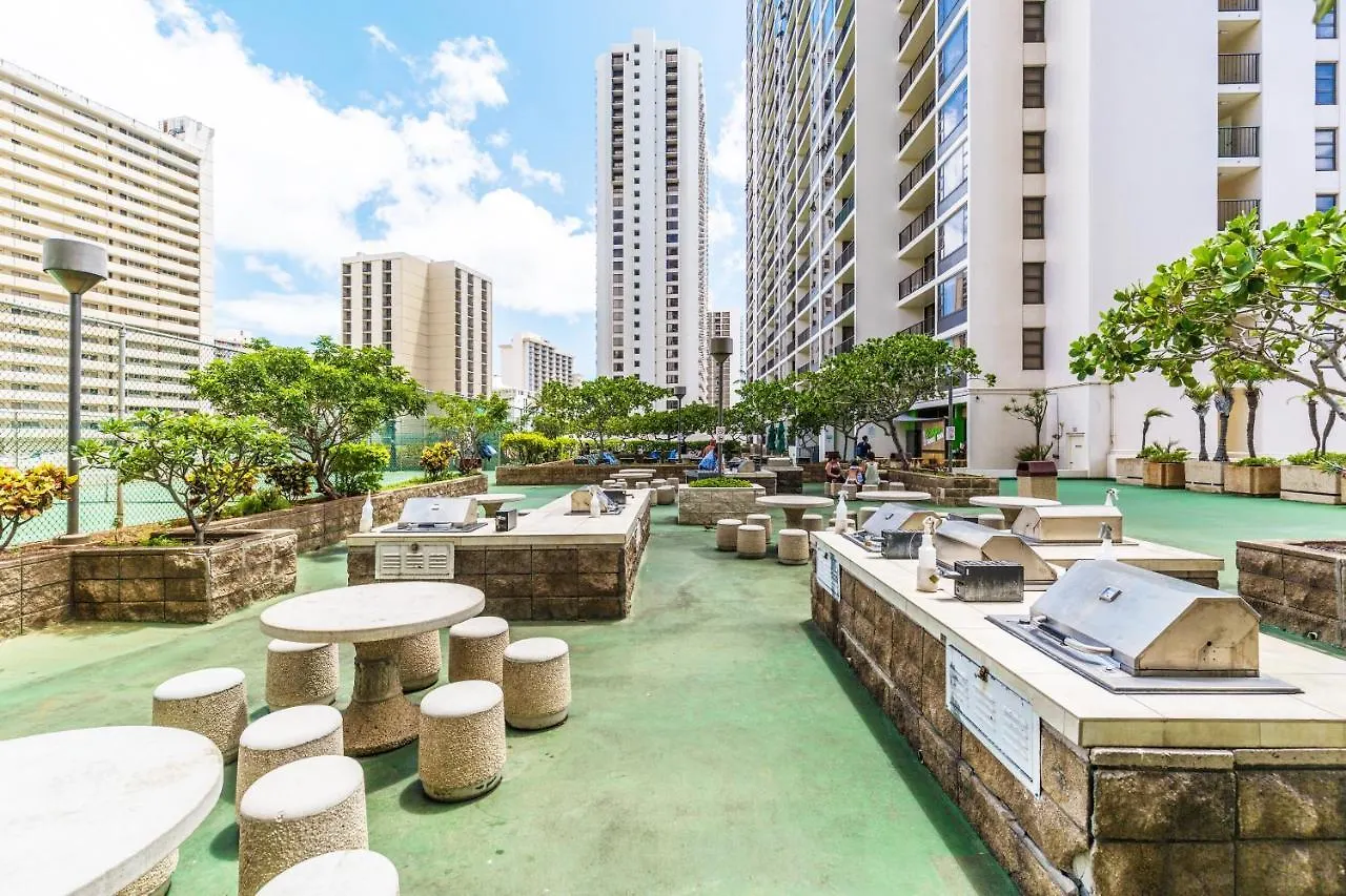 Sandy Toes, Mountain Views, Park For Free! Honolulu