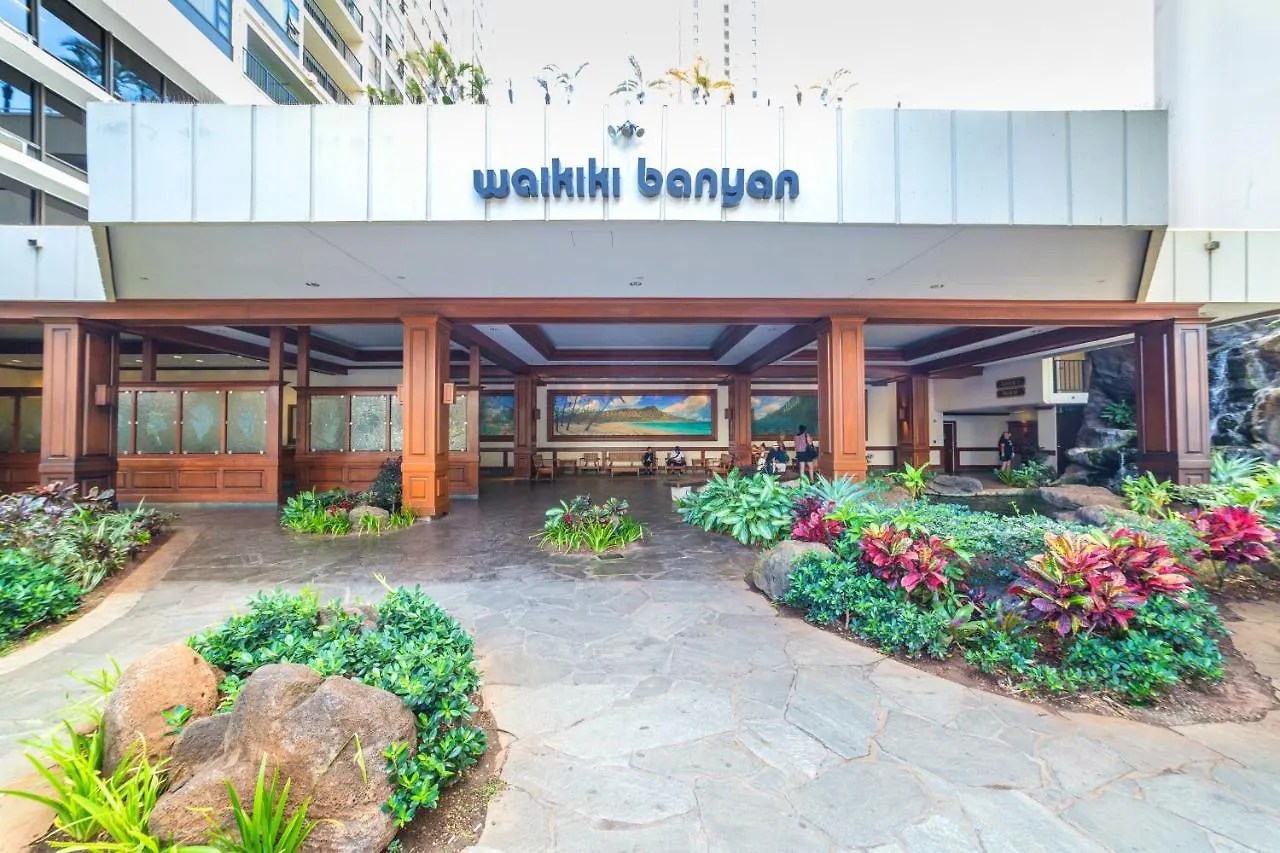 Sandy Toes, Mountain Views, Park For Free! Honolulu 0*,  United States