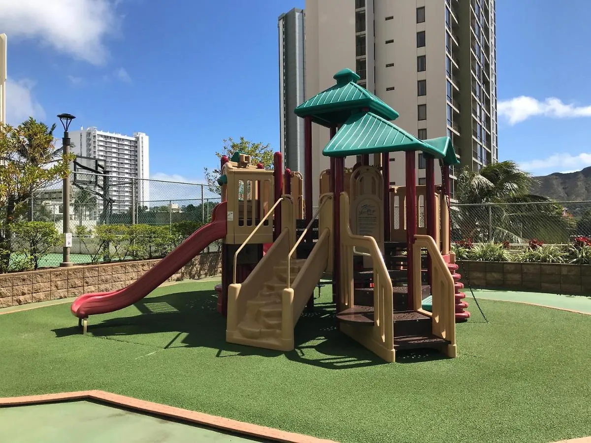 Sandy Toes, Mountain Views, Park For Free! Honolulu