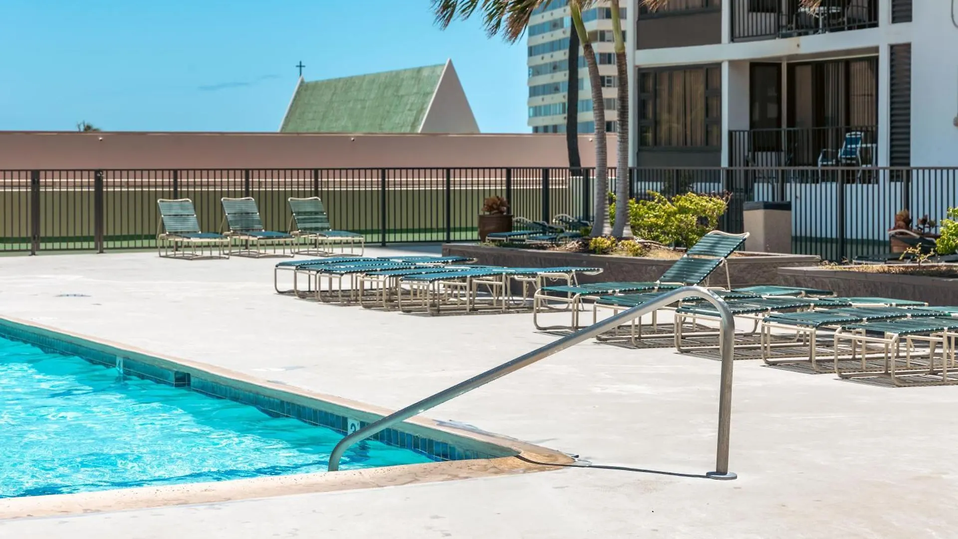 Sandy Toes, Mountain Views, Park For Free! Honolulu